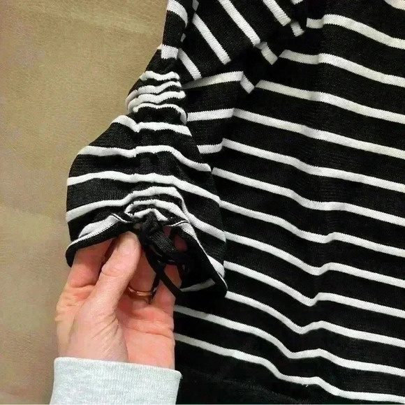 Elliot Lauren Black and White Stripe Cinch sleeve blouse: XL - Picture 3 of 7
